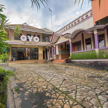 Oyo Bunga Matahari Guest House And Hotel Бату Экстерьер фото